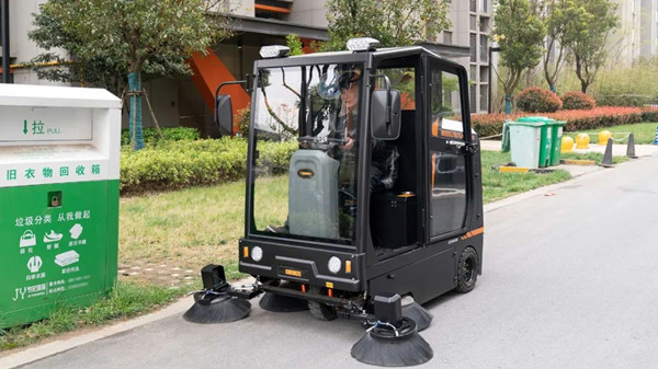 小區(qū)使用掃地機廠家的掃地機有什么好處嗎